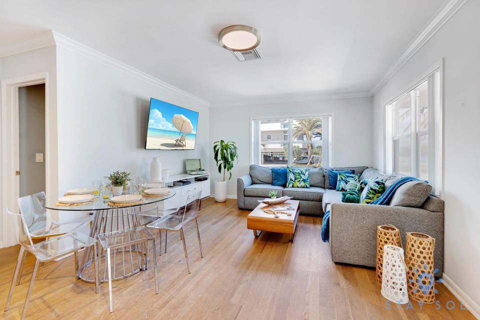 Beach Paradise, Family - Friendly, Free Parking House in Hollywood Beach