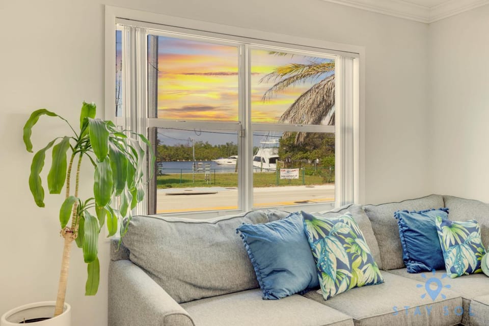 Beach Paradise, Family - Friendly, Free Parking House in Hollywood Beach