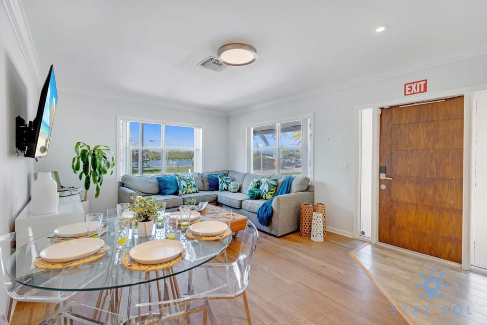 Beach Paradise, Family - Friendly, Free Parking House in Hollywood Beach
