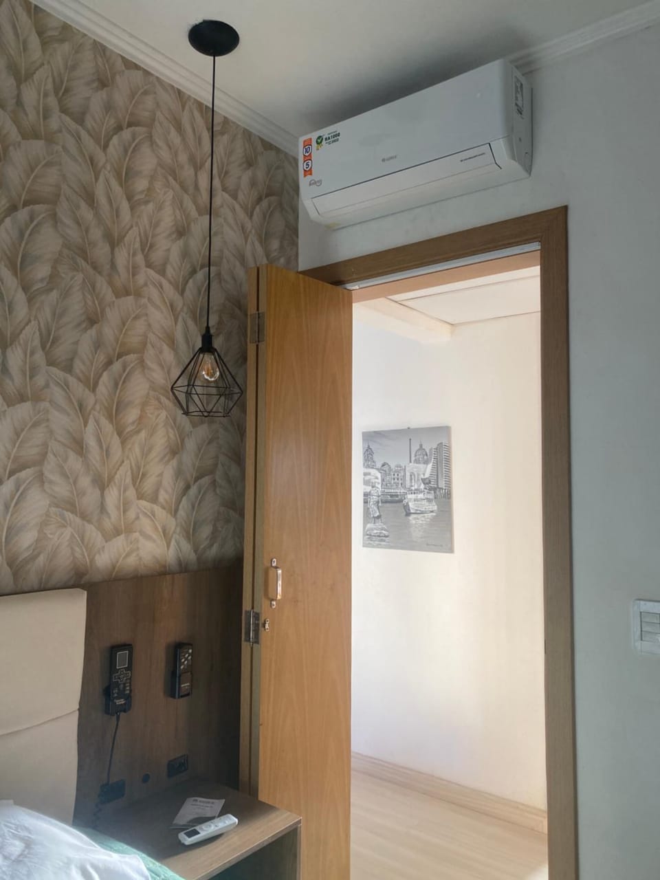 Bed, Massage, Bedroom, air conditioner