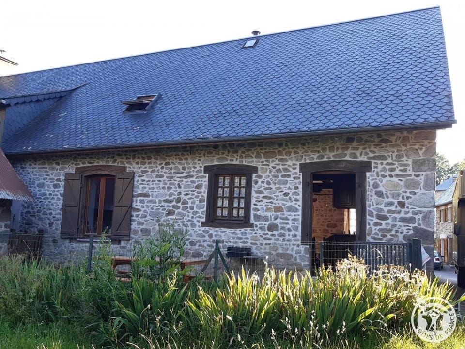 Gîte de France à Lamazière-Haute 2 épis - Gîte de France 5 personnes MAE-9934 Apartment in Nouvelle-Aquitaine
