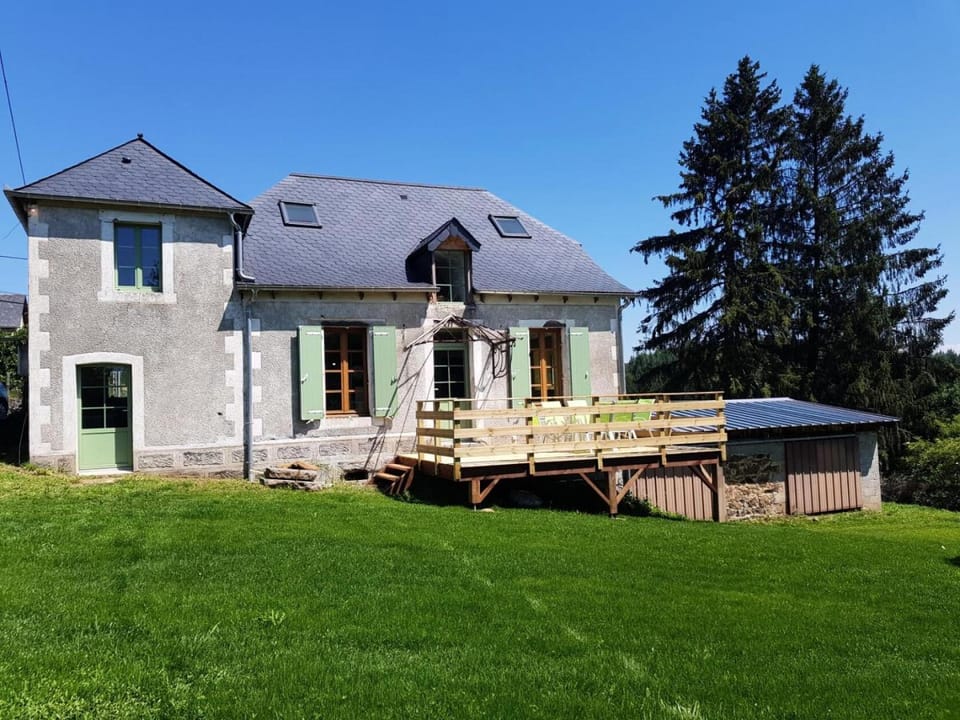 Gîte de France Gîte bel air 3 épis - Gîte de France 6 personnes MAE-0124 Apartment in Auvergne-Rhône-Alpes