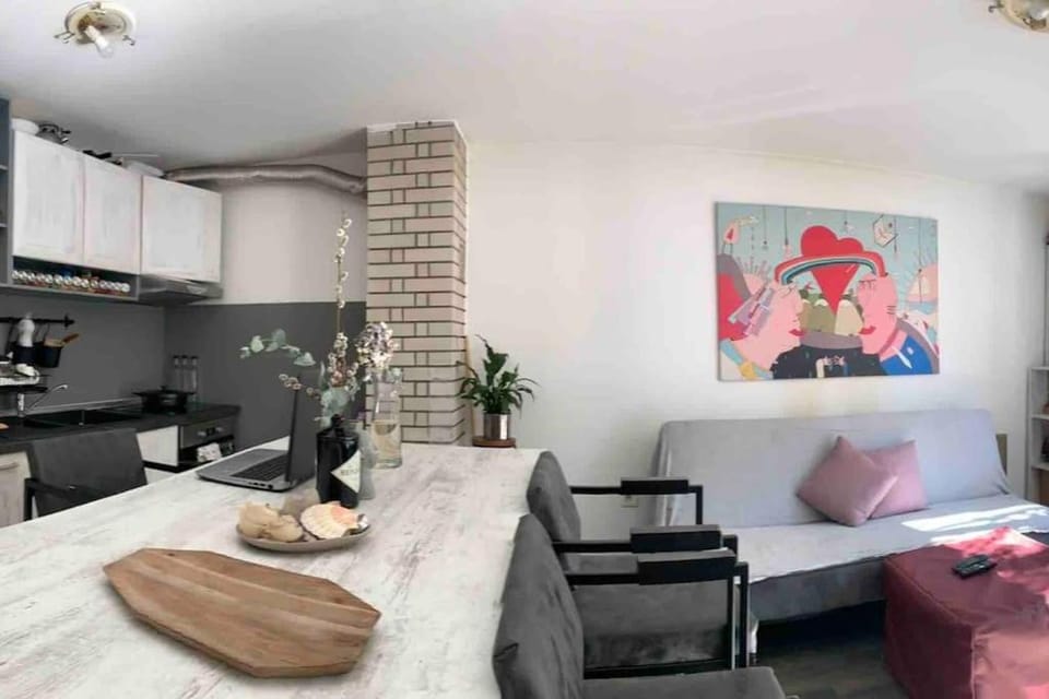 Kitchen or kitchenette, Seating area, Dining area