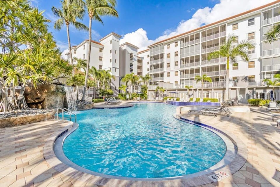 Luxury Condo in Regatta House in Vanderbilt Beach