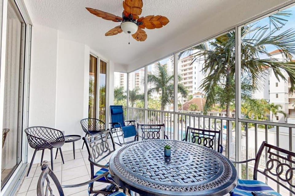 Luxury Condo in Regatta House in Vanderbilt Beach