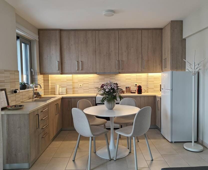 Coffee/tea facilities, Kitchen or kitchenette, Dining area, oven, toaster