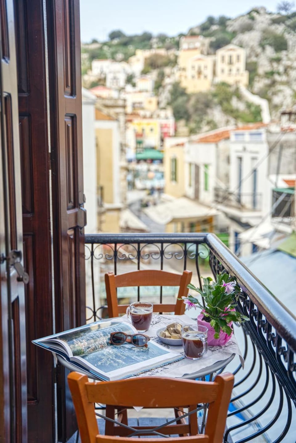 View (from property/room), Balcony/Terrace, Dining area