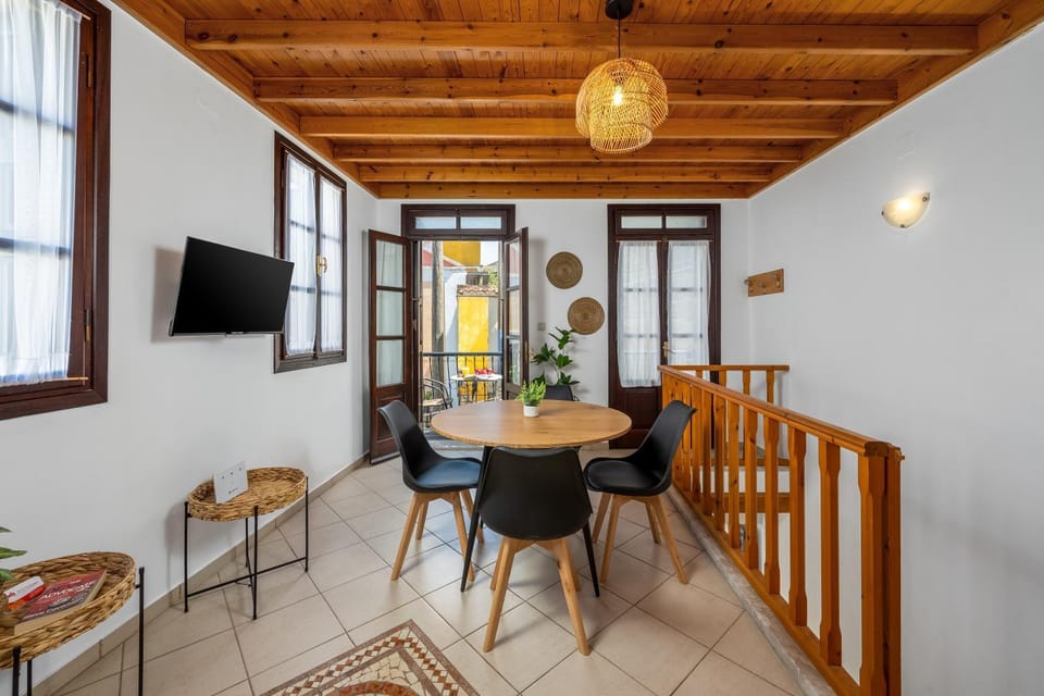 TV and multimedia, Dining area