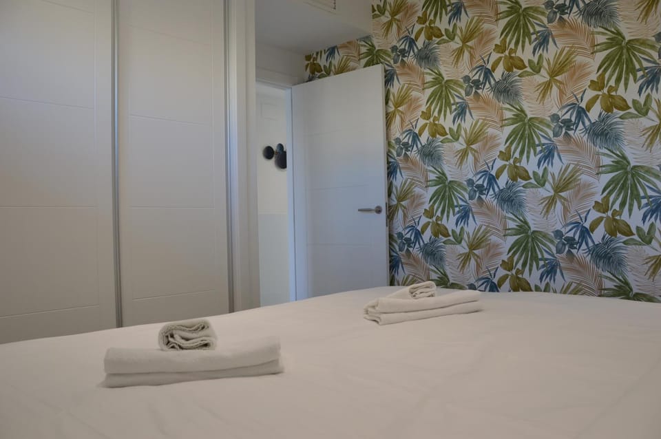 Bed, Bedroom, towels, wardrobe