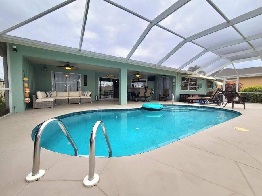 Pool view, Swimming pool