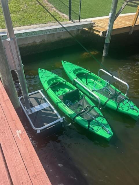 Tropical Breeze Canal Waterfront Home, Heated Pool House in Cape Coral