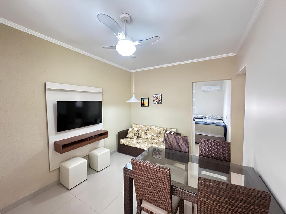 Communal lounge/ TV room, TV and multimedia, Living room, Seating area, Dining area