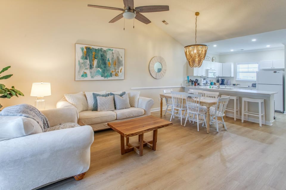Resort Condo w/ Pool Access Near Barefoot Landing! House in North Myrtle Beach