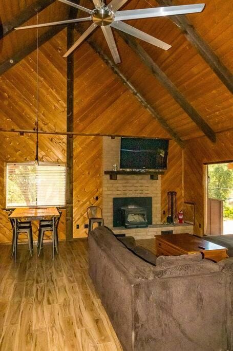 The Badger House House in Sierra Nevada