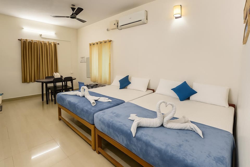 Bed, Photo of the whole room, Bedroom, air conditioner
