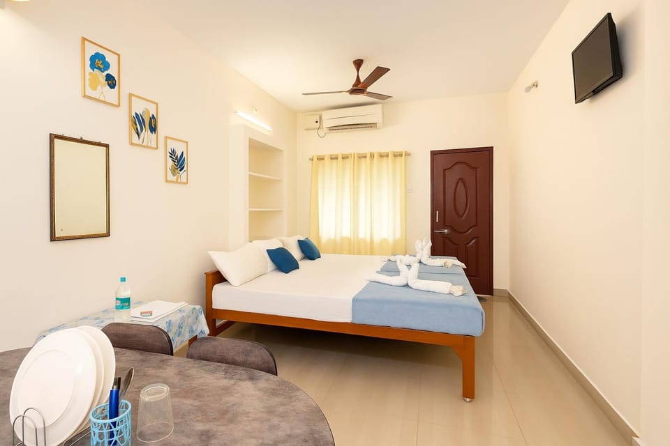 Bed, Photo of the whole room, Bedroom, air conditioner