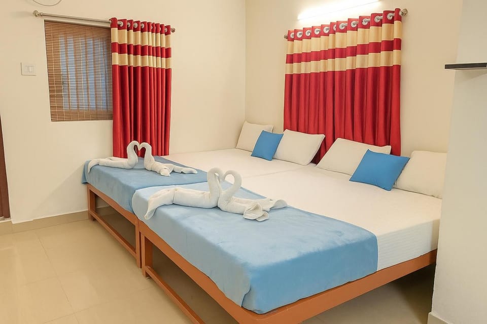 Bed, Photo of the whole room, Bedroom, towels