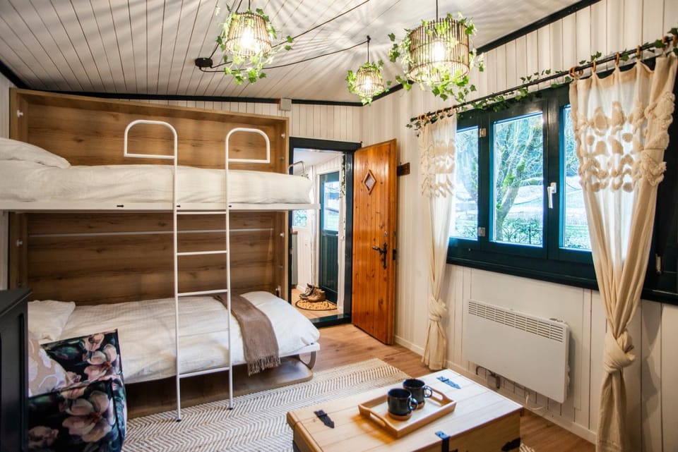 Bed, Seating area, Bedroom