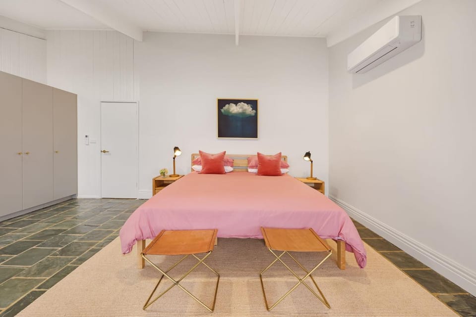 Lake Eildon Retreat - Breathtaking Views - Sleeps 12 House in Mansfield