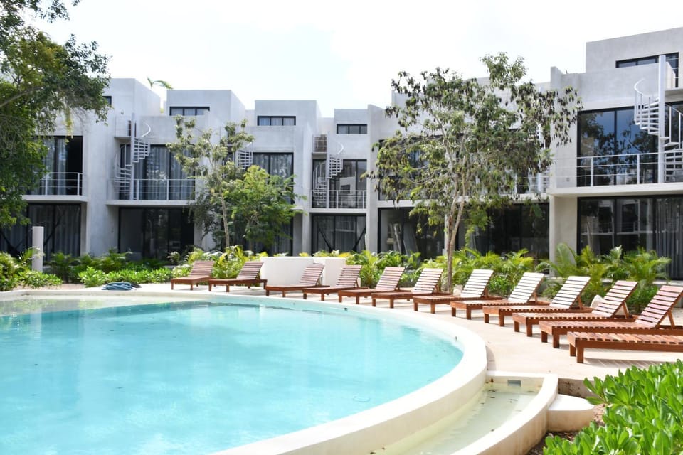 Swimming pool