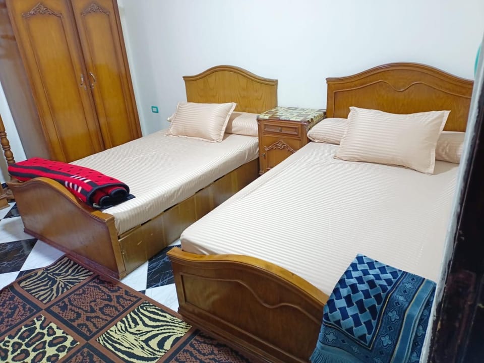 شقه 101عائليه بجوار كل الخدمات Apartment in Egypt