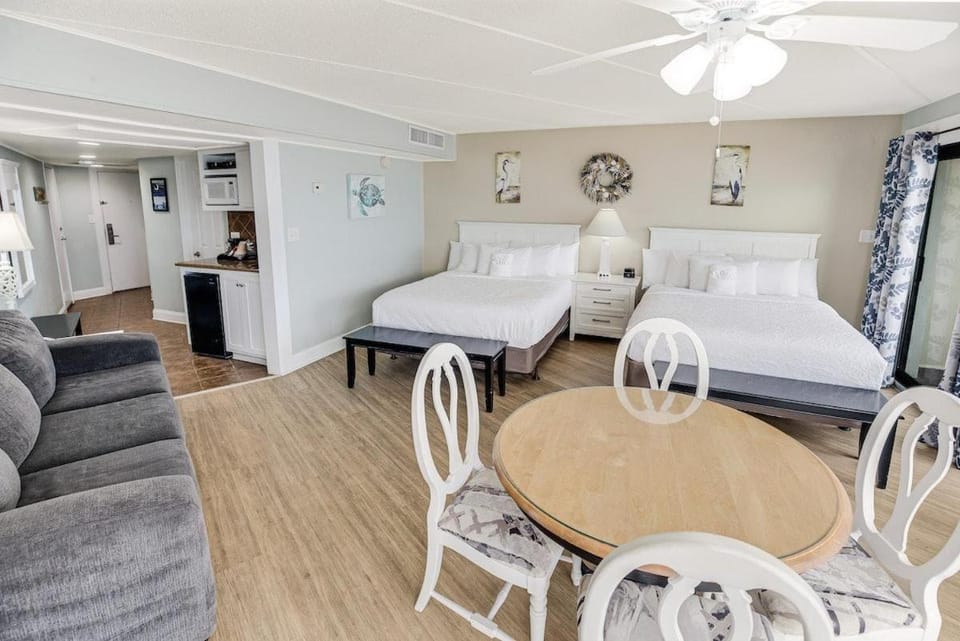 Vacation Time Oceanfront Deluxe Queen Room 4th Flr Apartment in South Carolina