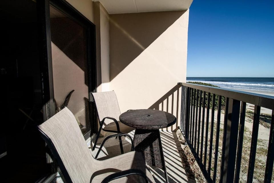 Attractive 1st Floor Oceanfront Room Apartment in South Carolina