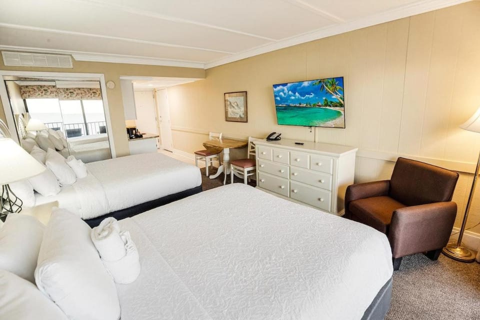 Beachy 5th Floor Oceanfront Room Apartment in South Carolina