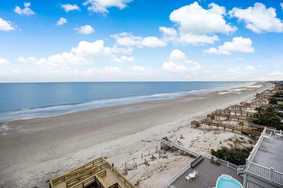 More Fun Oceanfront Room 7th Flr Apartment in South Carolina