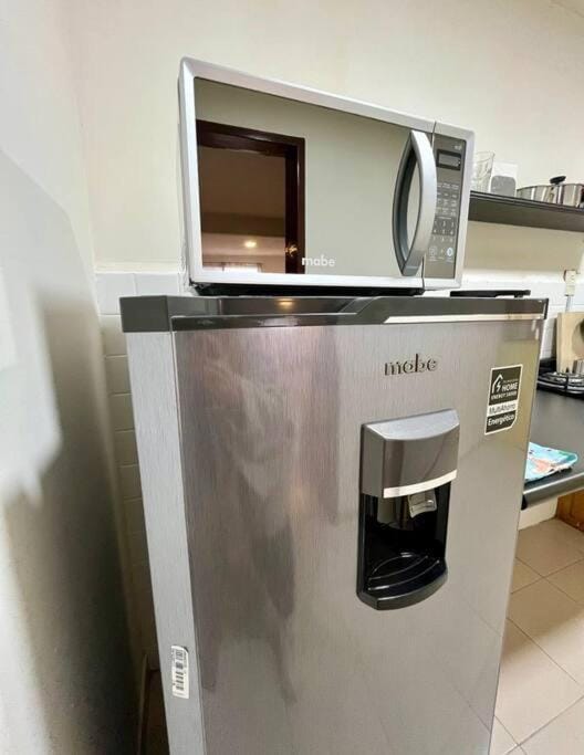 Kitchen or kitchenette, minibar