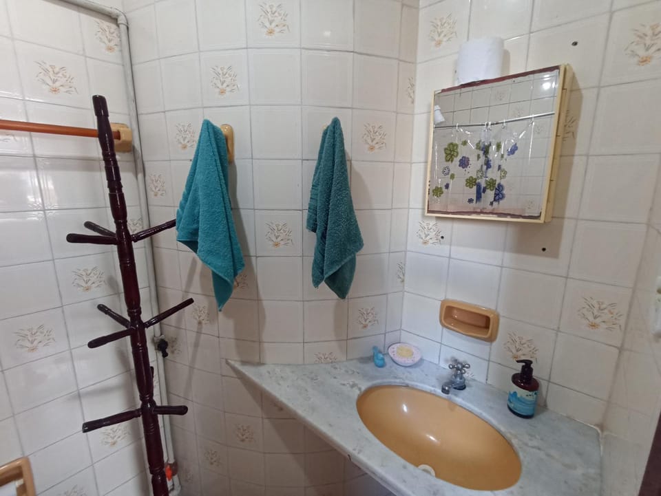 Shower, Bathroom, towels