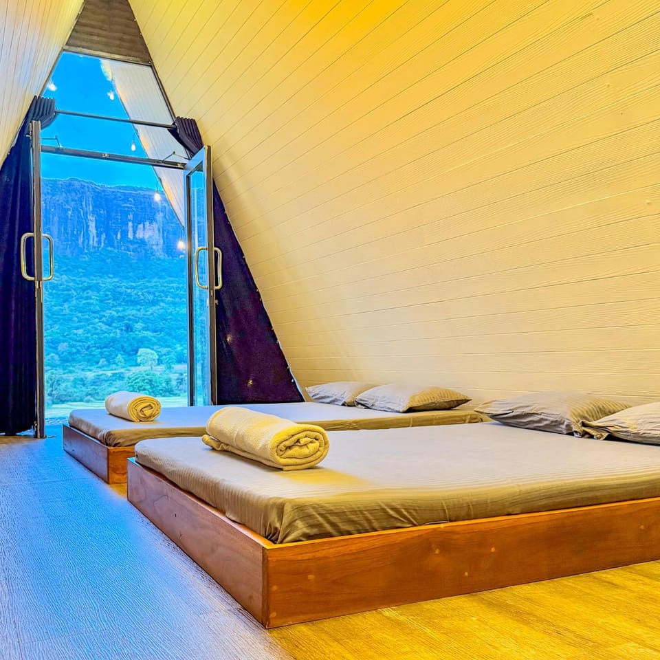 Bed, Photo of the whole room, Bedroom, towels