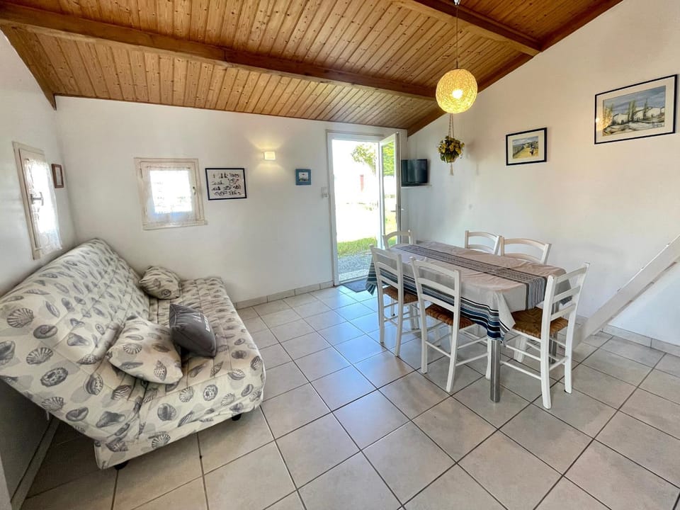 Maison T3 avec piscine chauffée, tennis, proche mer et commerces - FR-1-231-302 House in Pays de la Loire