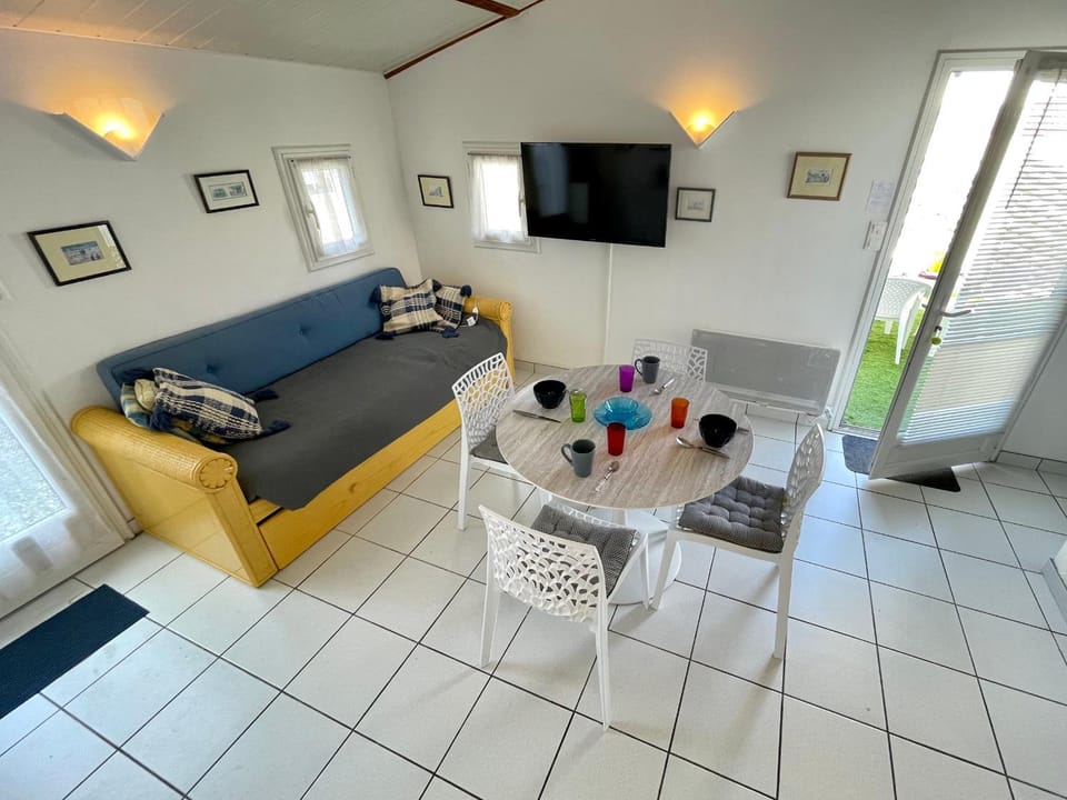 Maison T3 à 800 m de la plage avec piscine chauffée, tennis, Wi-Fi, patio clos et parking privatif - FR-1-231-300 House in Pays de la Loire