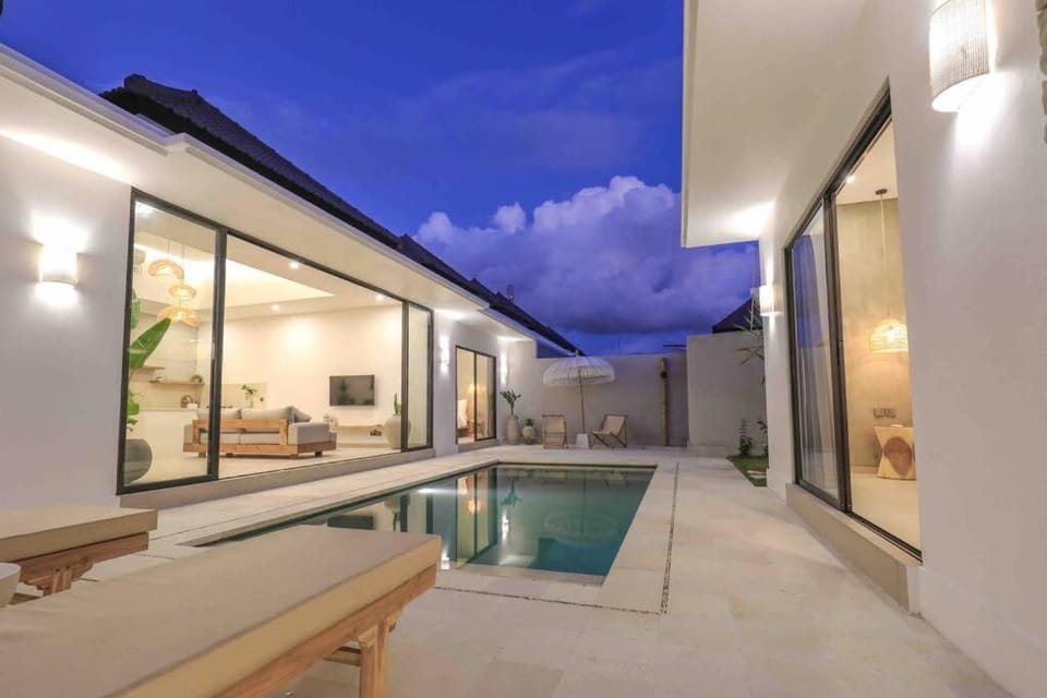 Villa Isea-3 bedroom with pool Villa in Kuta