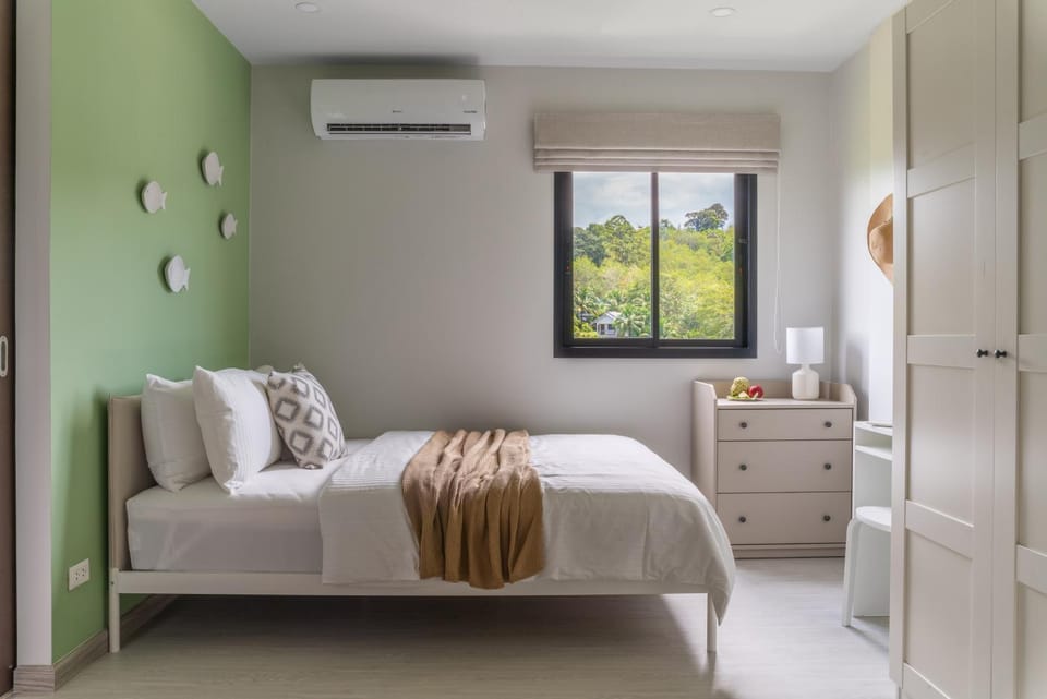 Bed, Photo of the whole room