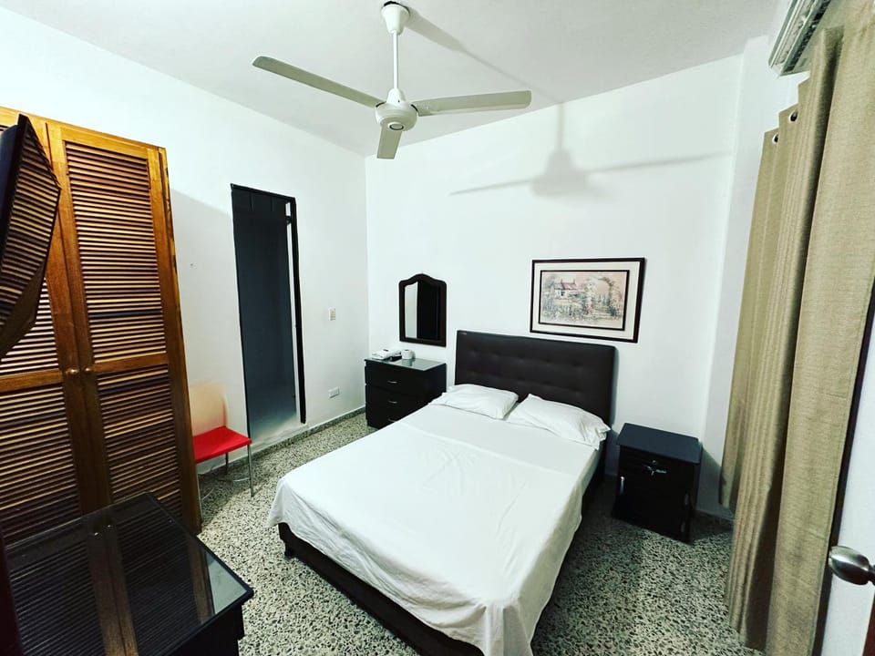 TV and multimedia, Photo of the whole room, wardrobe, air conditioner