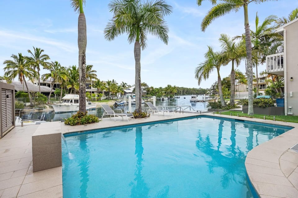 Jalynca, Waterfront Escape Apartment in Noosa Heads