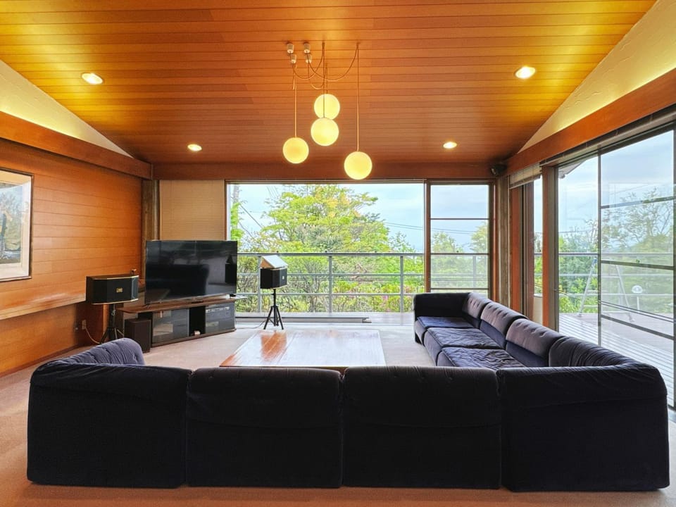 Karaoke, Living room, On site