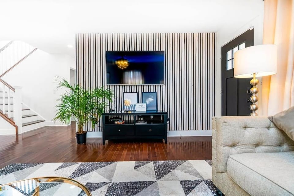 Communal lounge/ TV room, TV and multimedia, Living room, Seating area, Evening entertainment