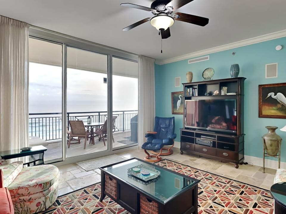 TV and multimedia, Balcony/Terrace, Living room, Seating area, Sea view, furniture