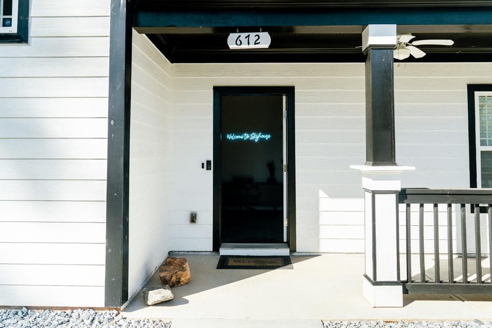 Patio, Facade/entrance