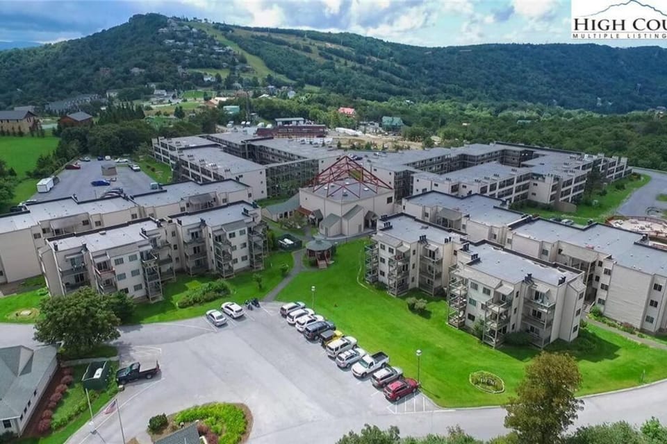 On Top Of Everything at Beech Apartment in Beech Mountain
