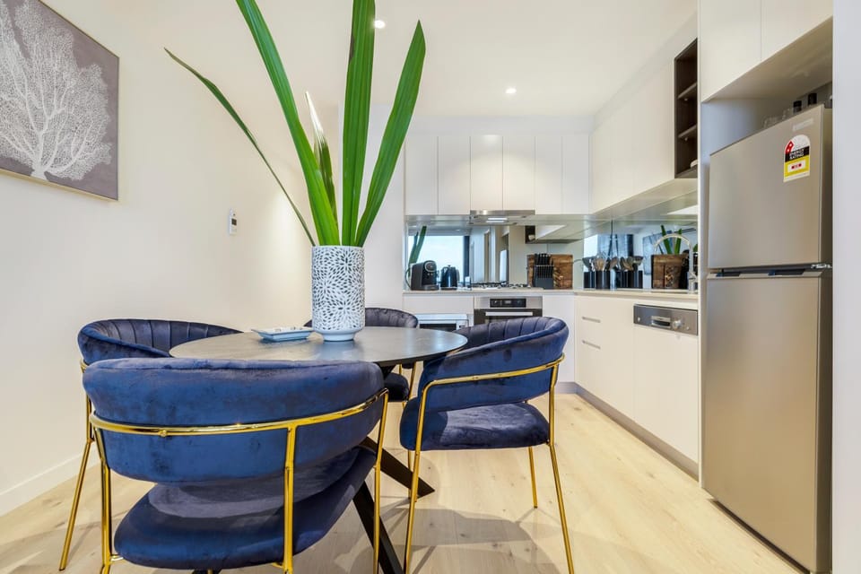 Lux Hamptons Glamour Near Crown w FREE Parking Apartment in Southbank