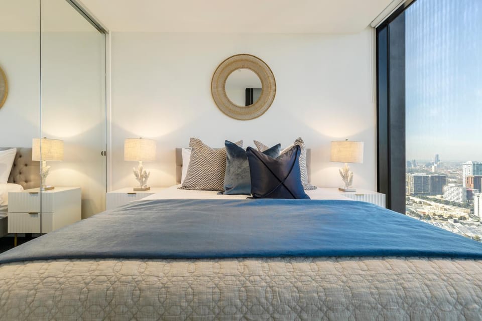 Lux Hamptons Glamour Near Crown w FREE Parking Apartment in Southbank