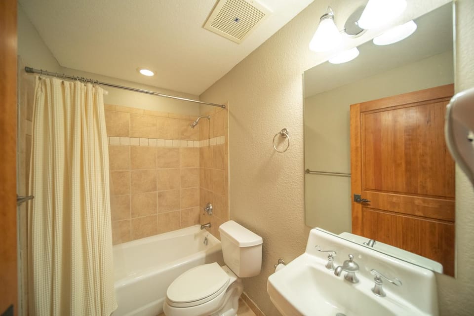 Antlers Gulch 106 by SummitCove Lodging House in Keystone