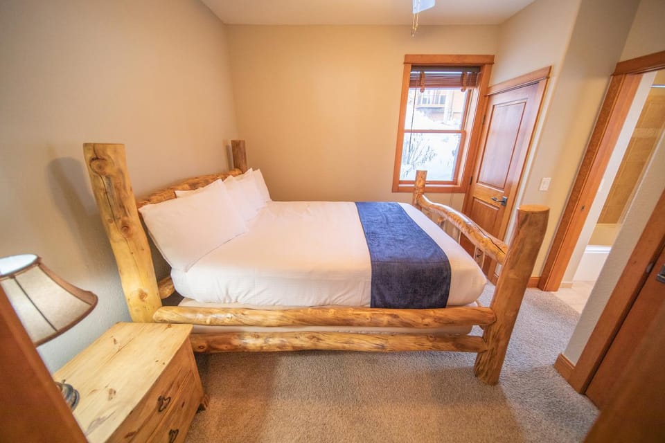 Antlers Gulch 106 by SummitCove Lodging House in Keystone