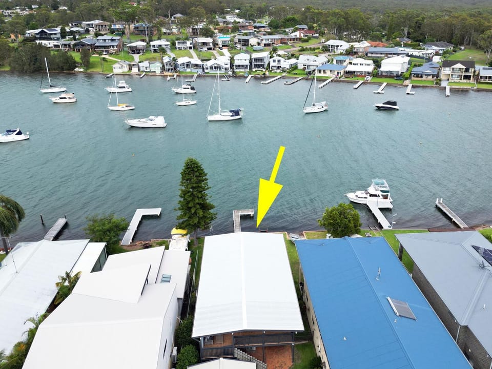 Balmoral Waterfront Escape at Lake Macquarie House in Lake Macquarie
