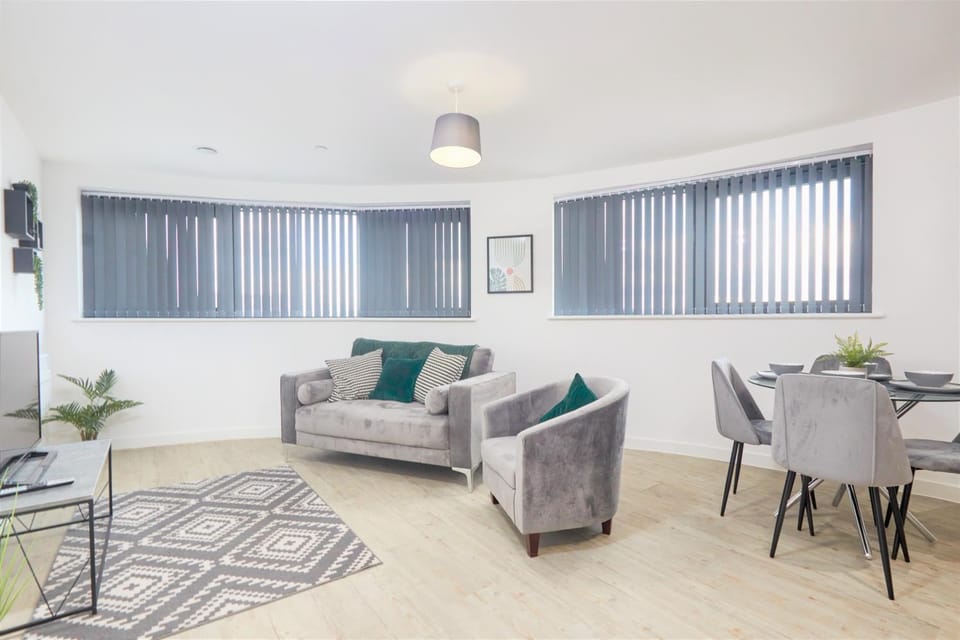 TV and multimedia, Living room, Seating area, Dining area