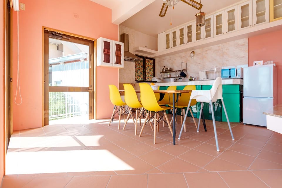 Kitchen or kitchenette, Dining area, minibar, oven, pet friendly, stove